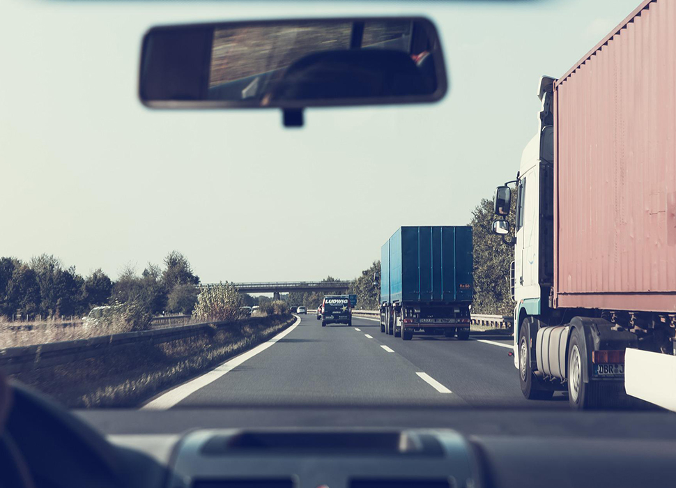 Umzugs-LKW von Easy-Way auf der Straße